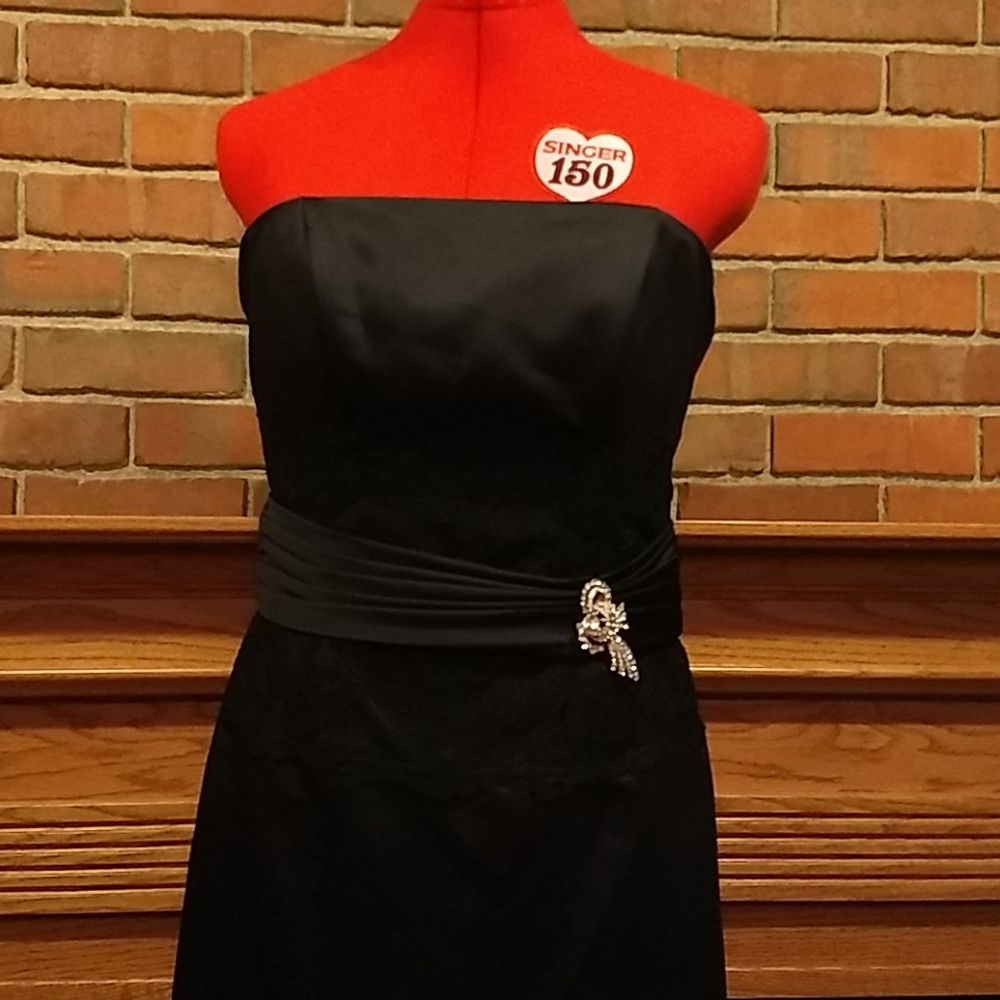 EUC sz 10 Alexia Designs black satin gown